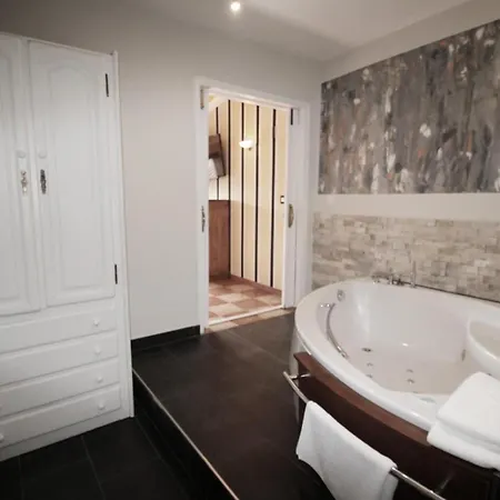 Hosteria,restaurante,cafeteria Abetos Hotel *